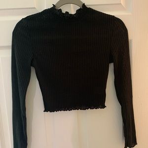Long sleeve black crop shirt